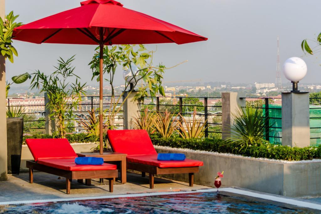 Diamond Palace Resort & Sky Bar Phnom Penh Exterior foto