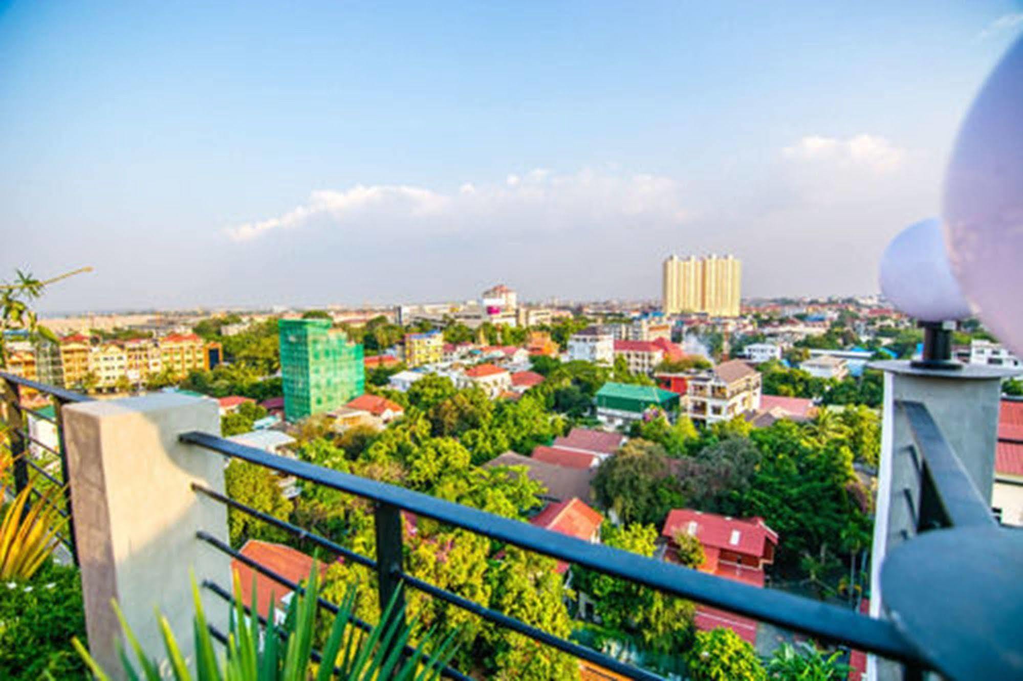 Diamond Palace Resort & Sky Bar Phnom Penh Exterior foto