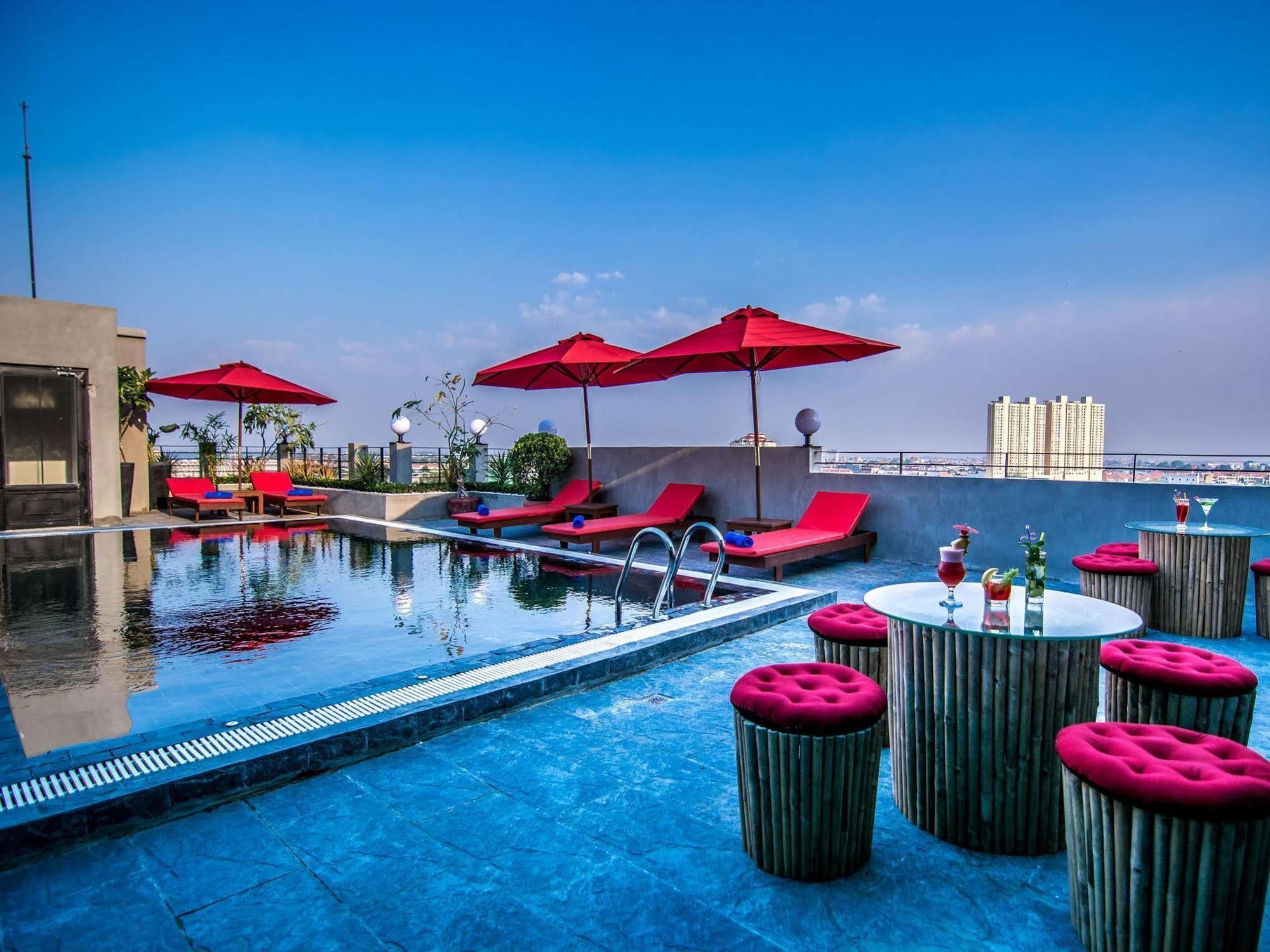 Diamond Palace Resort & Sky Bar Phnom Penh Exterior foto