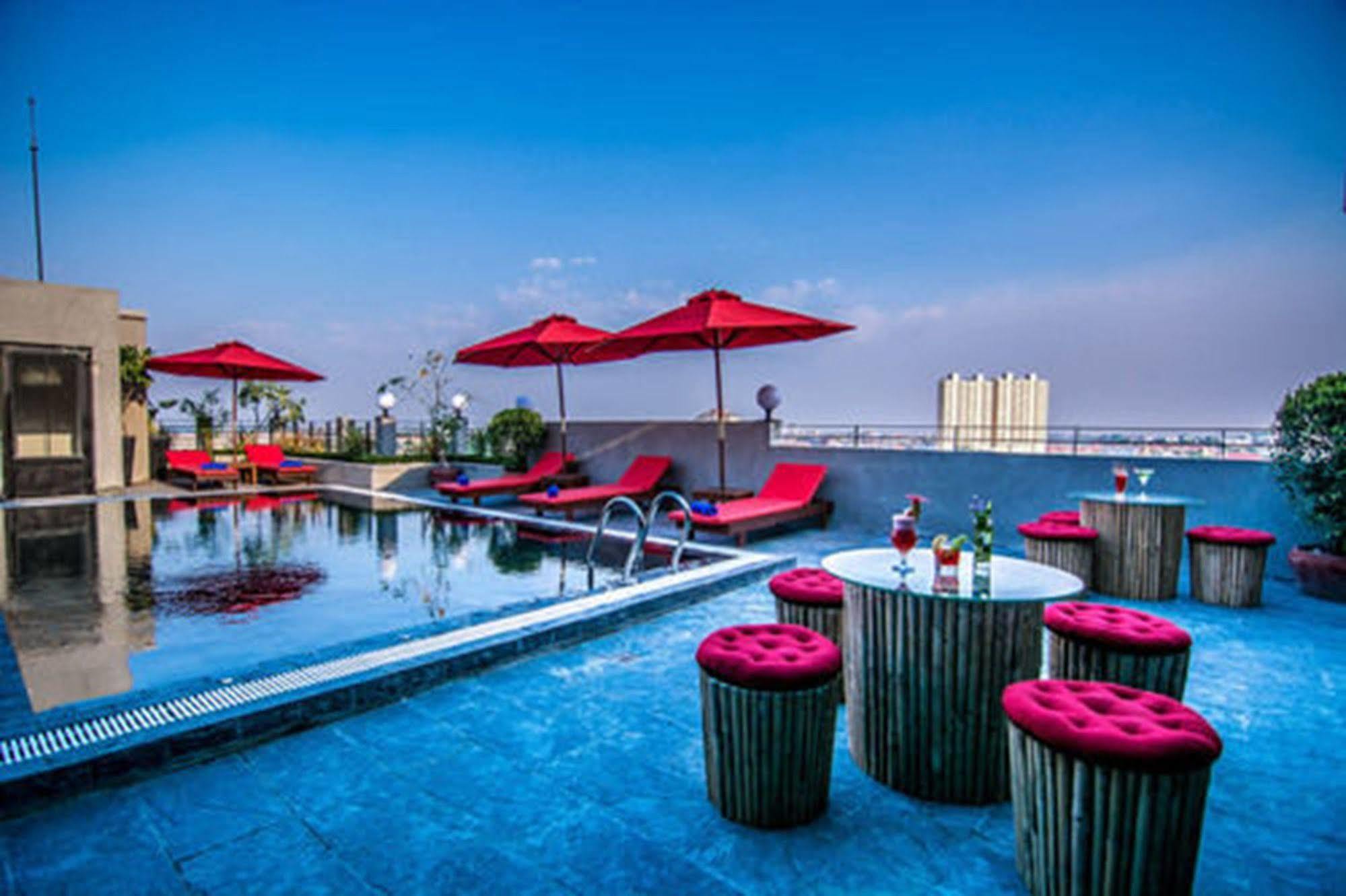 Diamond Palace Resort & Sky Bar Phnom Penh Exterior foto